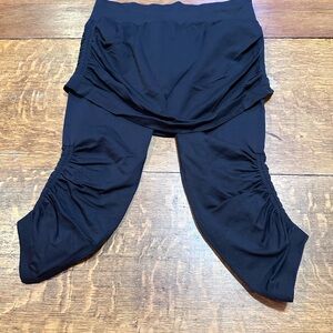 Athleta Seamless Skirts Got Legs Leggings Ruched medium‎ Black Capri modest